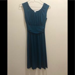 Ladies green sleeveless dress. Size S
